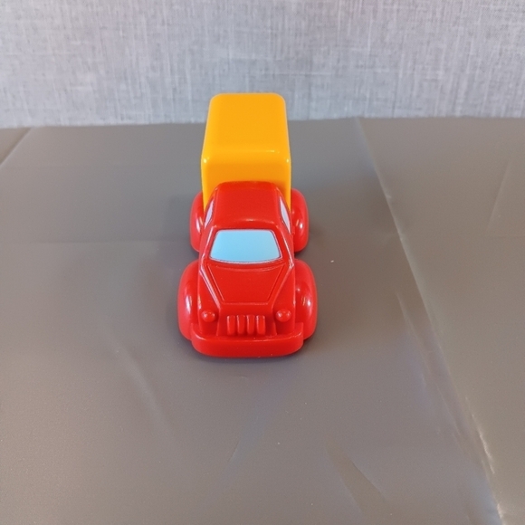 Vintage 1993 Wendy's restaurant Kids Meal Red And Yellow Toy Truck Advertising - Picture 2 of 7